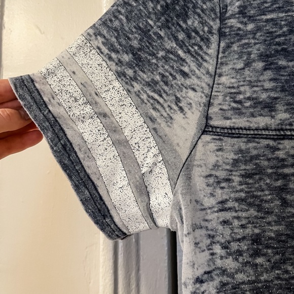 Official NFL Apparel NE Patriots T-shirt, Size L - Picture 3 of 5